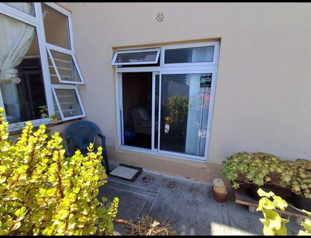 3 BEDROOM APARTMENT FOR SALE IN SEA POINT